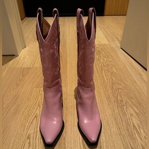 Jeffrey Campbell Dagget Boot in pink (worn twice) size 9